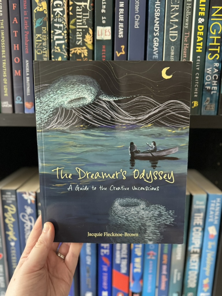 ✨✨ NEW REVIEW ✨✨

Jacquie Flecknoe-Brown is a practicing Jungian analyst & very well-versed on the topic of dreamwork.

Full review⬇️
thesecretbookreview.co.uk/post/the-dream…

Purchase link⬇️
amazon.co.uk/Dreamers-Odyss…

#TheDreamersOdyssey
#JacquieFlecknoeBrown
#LiterallyPR
#FABPublishing