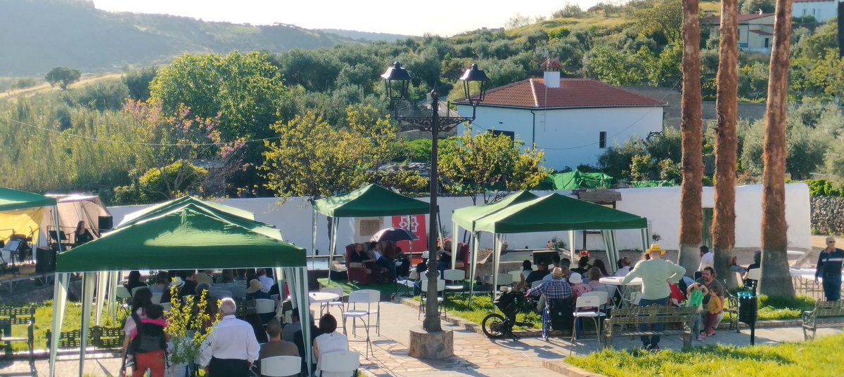 communiainfo's tweet photo. @redpuntoes ❤️ Unes jornades amb gent fantàstica, amb experiències, reptes i debats molt suggerents, que de segur que ens deixaran empremta més enllà del festival. Reflexions, connexions i projectes que esperem compartir tan aviat com ho anem processant a https://t.co/BZZ7u8ifQN https://t.co/4yxfVtjVcV