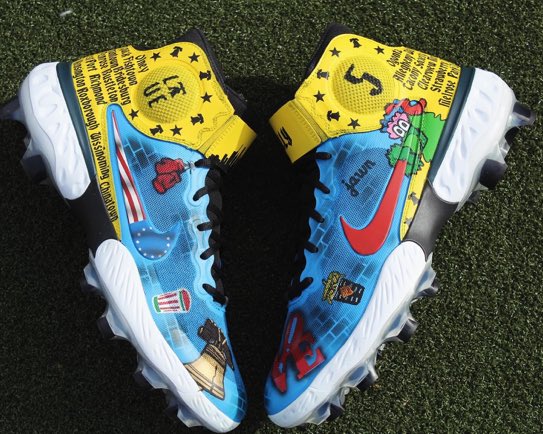 mccrystal_alex's tweet photo. Bryson Stott’s city connect cleats are FIRE 🔥 https://t.co/L1XNbrXHdG