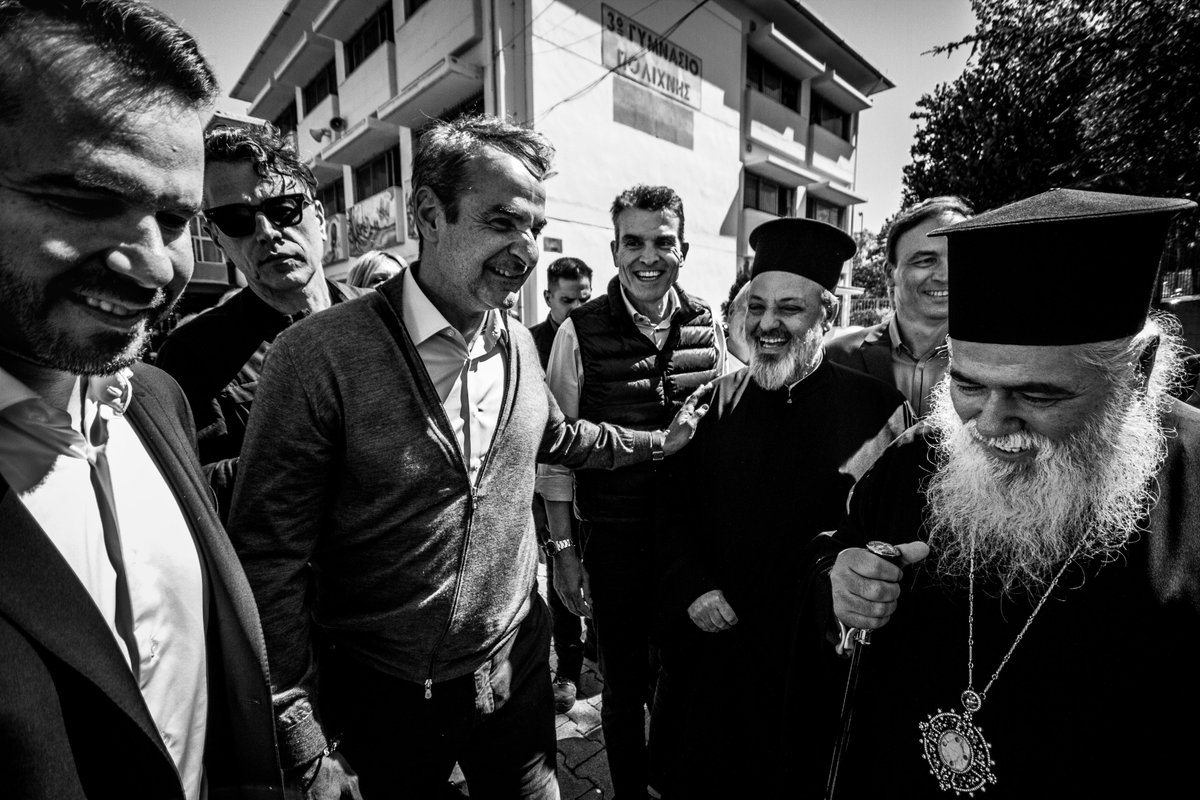 Looks like the spat between #Greece's ruling conservatives and the Greek Orthodox church over same-sex marriage is no longer a thing. @primeministergr in the city of Thessaloniki. #photography