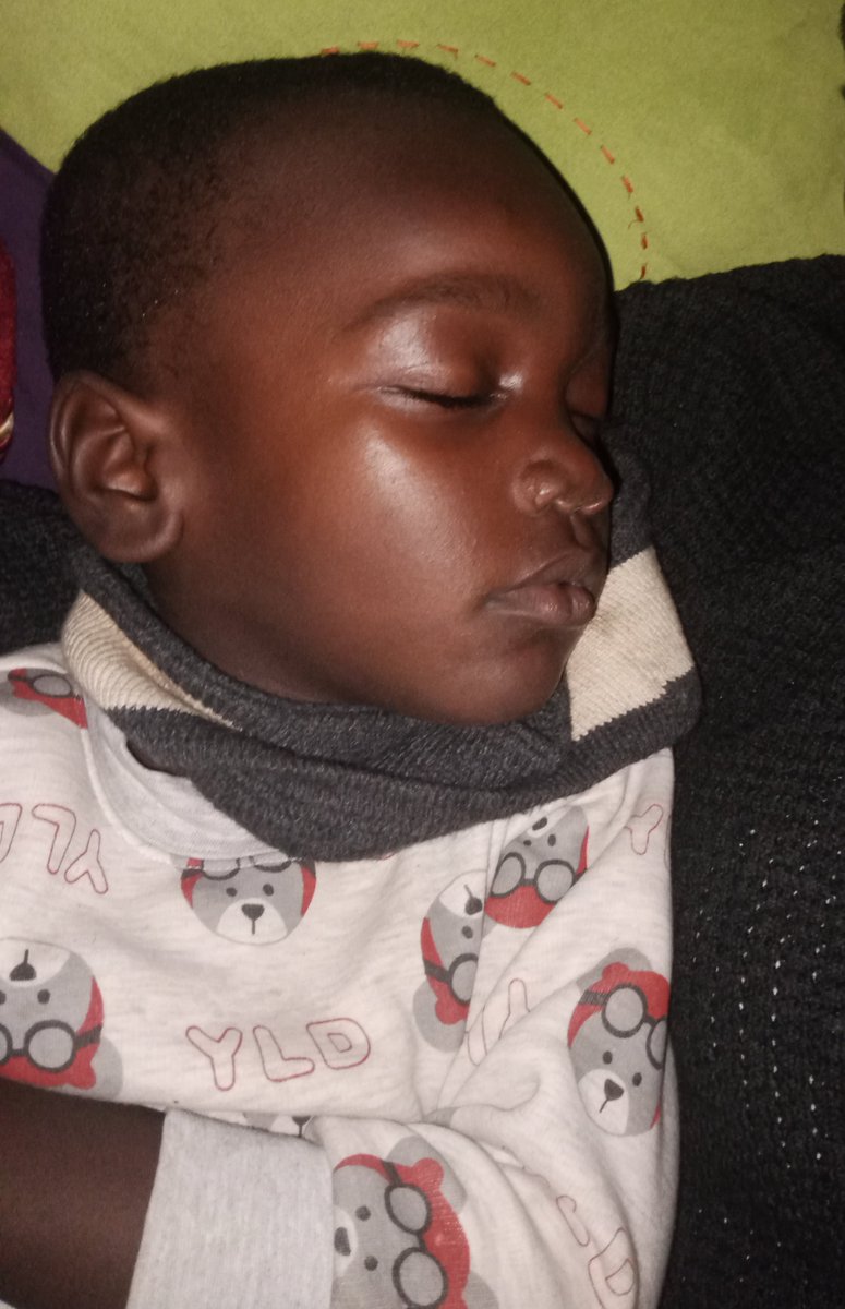 Toddlers become violent when they want to sleep. The tantrums & rough games. I wanted to cry because this child jumped on my stomach elo ninshi I'm silently suffering then started combing my shrunk afro roughly. Mins after I stopped him from doing so, pandemonium 😭 apa wali flat
