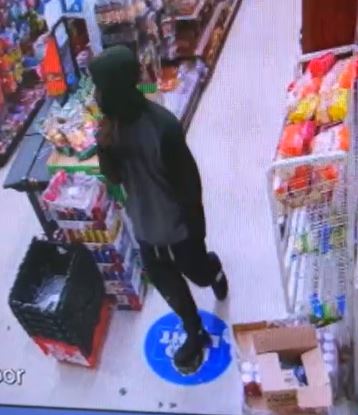 @OCSOALERTS trying to identify suspect that robbed convenience store clerk at knifepoint yesterday afternoon in FWB. Submit tips to Emerald Coast Crime Stoppers anonymously: 📞Call 850-863-TIPS (8477) 📲Download the P3 Tips App 💻Visit EmeraldCoastCrimeStoppers.com