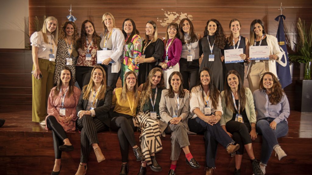 Flight_News16's tweet photo. @aa2000oficial otorgó becas para el desarrollo profesional de las mujeres en la industria de la aviación. #WomaninAviation
https://t.co/spI1u5QWgi https://t.co/Id335lF2p1