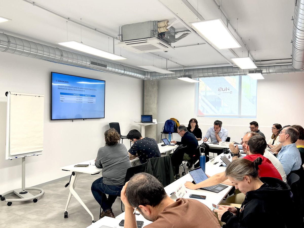 💦7a Trobada Taula Recursos Hídrics capçalera Ter. Espai treball on agents comarca ofereixen el seu talent, expertesa i coneixement per una millor i major gestió de l’aigua. 
💦 Orgull sentir-los i veure q tenim tan potencial treballant junts. ❤️<a href="/ConsellOsona/">Consell Comarcal d’Osona</a> <a href="/el9nou/">El 9 Nou</a> <a href="/aigua_cat/">ACA</a>