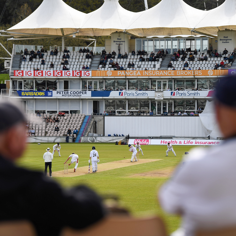 hantscricket's tweet photo. Over 300 runs ✅
Sunny day ✅
The chance to make inroads tomorrow ✅

A fantastic first home day of the season, with over 2️⃣,0️⃣0️⃣0️⃣ in to support the 🌹 &amp; 👑

🎟️ Get your tickets ⤵️