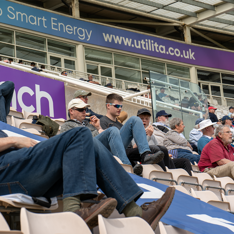 hantscricket's tweet photo. Over 300 runs ✅
Sunny day ✅
The chance to make inroads tomorrow ✅

A fantastic first home day of the season, with over 2️⃣,0️⃣0️⃣0️⃣ in to support the 🌹 &amp; 👑

🎟️ Get your tickets ⤵️