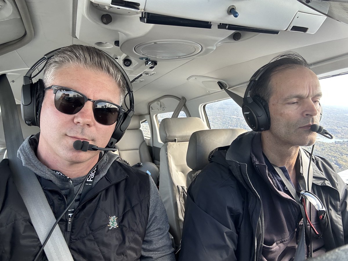 Ehuck814's tweet image. Learning how to fly is a life goal for me. Marc in the left seat(right side of photo) has over 30k total hours. He has 4k hours of experience in the Seneca III that we’re flying and for last 15 years has been captain in G450/G550. I have 20 multi engine hours. lol