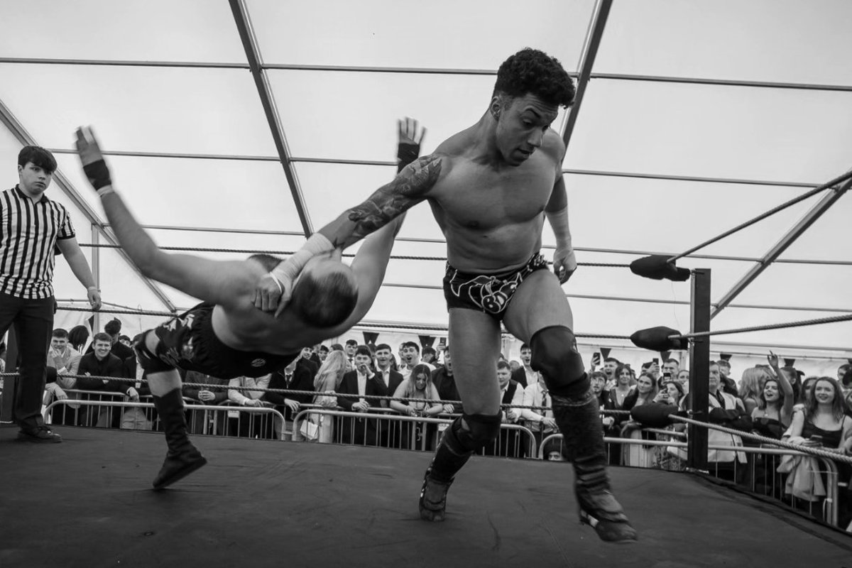 💥𝐋𝐈𝐌𝐄𝐑𝐈𝐂𝐊 𝐘𝐎𝐔 𝐖𝐄𝐑𝐄 𝐌𝐀𝐃💥

@HardKnoxProWres ❌️ @BlackRabbitLK ❌️ Limerick Racecourse

Have to say this HUGE crowd was (almost) as hot as your boy🔥🍻

📸: @dwphotography101 

#bde #bittersweet #limerick #universityoflimerick #racecourse #rizz #chad
