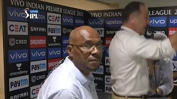 Ian Bishop on live commentary 🗣️

 'Anything Samson can do,Rishabh Pant can do it better '

He's spitting facts 😂❤