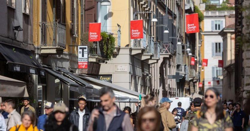 🔸 Settimana del design: per #Milano un indotto da 261 milioni, il 13,7% in più del 2023. La stima di #Confcommercio è stata fatta sulla base di 8317mila visitatori al Salone, il 3,2% in più dello scorso anno. In aumento il traffico aereo. ilsole24ore.com/art/settimana-…