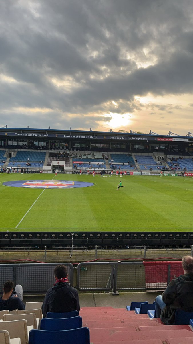 Hup Willem II! Gas erop 💪 🔴⚪️🔵 #Tilburg #WillemII #Tricolores #Wiljaz