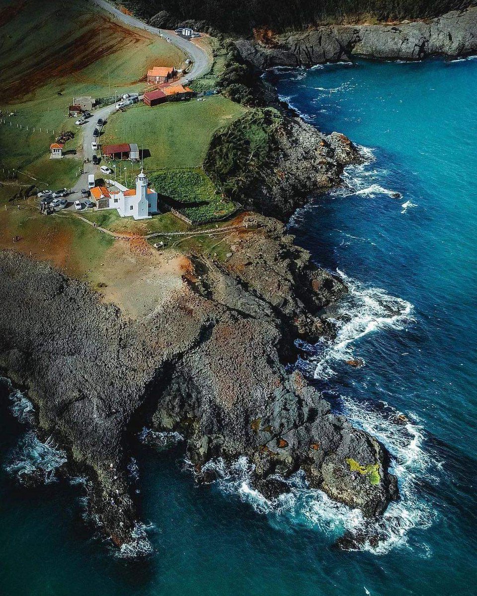 Sinop İnceburun Feneri Karadeniz Bölgesinde, Sinop il merkezinin yaklaşık 20 km kuzeybatısında bulunan burun üzerinde olup Türkiye'nin en kuzeyindeki deniz feneridir.1863 yılında yapılmıştır. Görünüş mesafesi 18 mildir.Yerden 9 metre, denizden 26 metre yüksekliktedir.