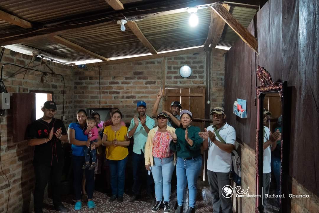 #Nicaragua| 1.84 km de red eléctrica fué inaugurada en la comunidad de Los Bajos de Tomatoya sector el Terrero.💡 mejorando la calidad de vida de estas familias, que hoy dicen adiós a la oscuridad.👨‍👩‍👦‍👦 #4519LaPatriaLaRevolución #PLOMO19