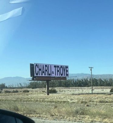 A billboard with ‘Charli x Troye’ has been spotted by Coachella! 👀