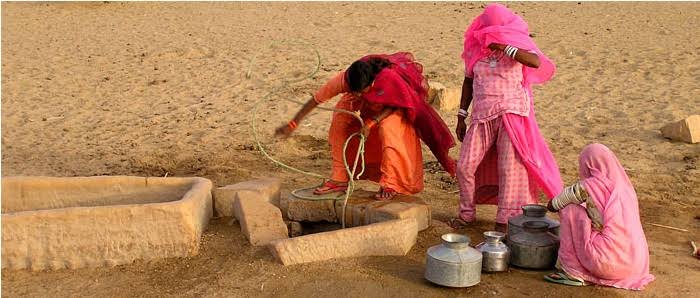 सहरा के संगीन सफ़र में आब-रसानी #कम न पड़े सारी आँखें भर कर रखना देखो पानी कम न पड़े ! ~फ़रहत एहसास #लघु #लेखनी ✍️