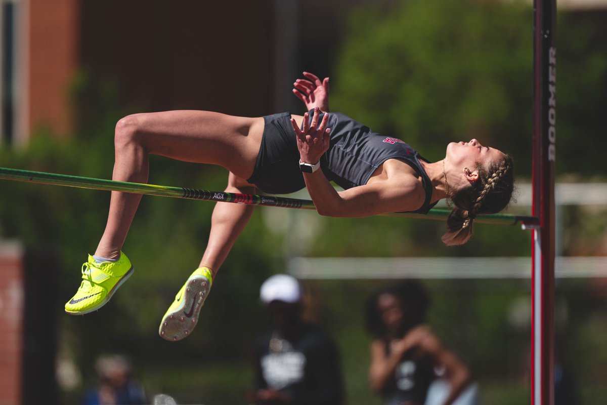 𝐇𝐞𝐩𝐭𝐚𝐭𝐡𝐥𝐨𝐧: Ally Stephenson is off to a hot start with two personal records! 60mh » 14.06 High jump » 1.69m (5'6.50') She sits in second going into the shot put.