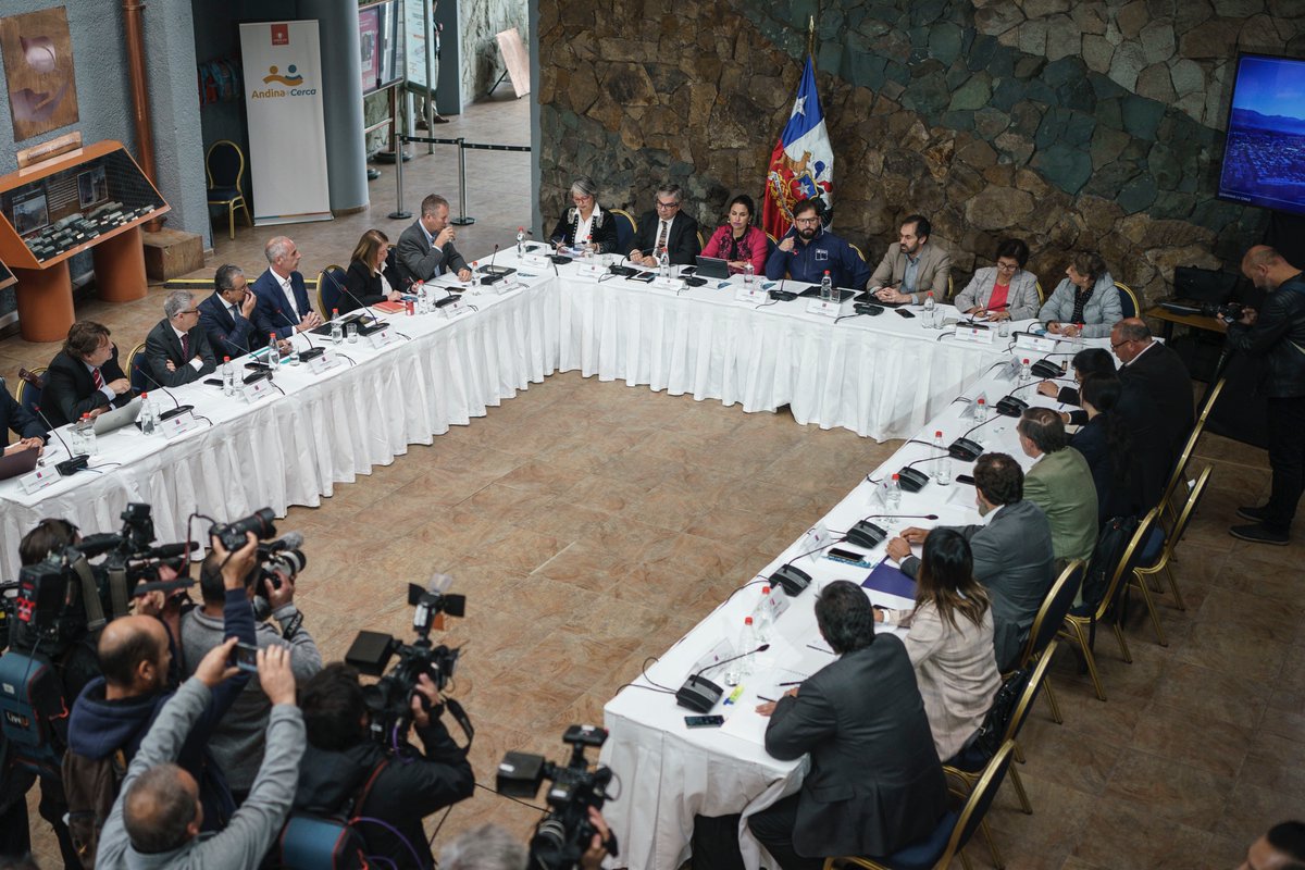 Presidente @GabrielBoric encabeza una nueva sesión de Gabinete #ProCrecimientoyEmpleo en la comuna de Los Andes para acelerar proyectos en materia económica para mejorar los niveles de desarrollo en la región.