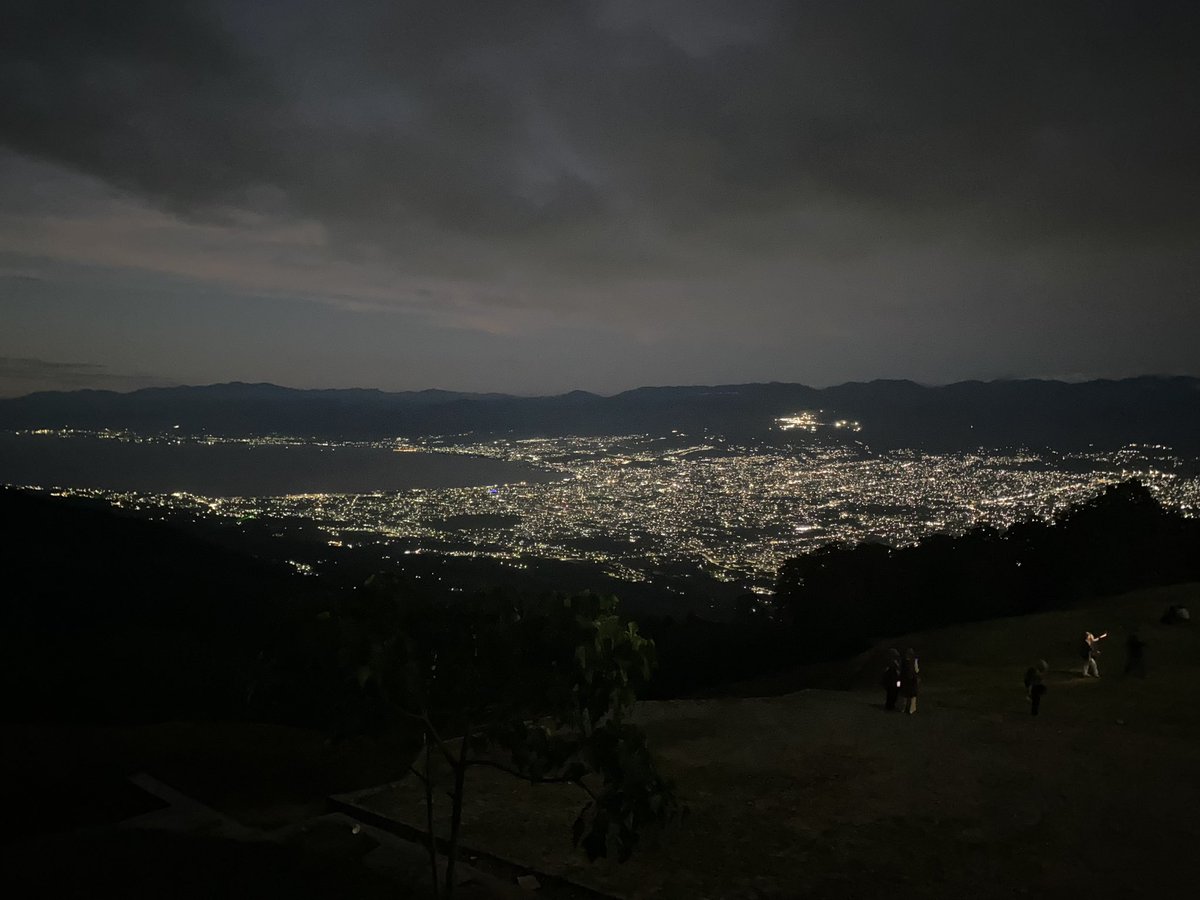 si tiba tiba naik gunung