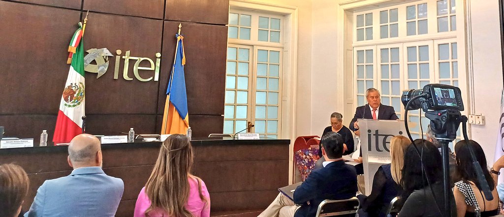 Quienes nos desempeñamos en el servicio público debemos cuidar nuestro comportamiento en el contexto de un proceso electoral, para que sea legal y ético. Por eso estamos aquí en el <a href="/ITEIJal/">ITEI</a> escuchando al Mtro. Carlos Manuel Rodríguez Morales, Fiscal de Delitos Electorales.