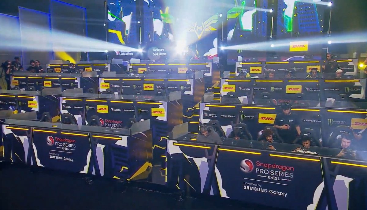 ➡️ First look at the Stage for the ESL #CoDMobile São Paulo Masters Looks like they are using the Free Fire stage setup for CODM as well ⏬️