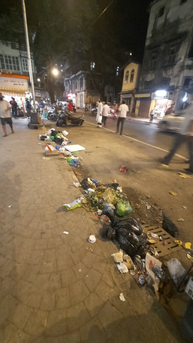 Dear @mybmcWardA @mybmc Despite being top class word city i.e Colaba, such types of pictures are not good for BMC/South Mumbai image. This is everyday seen, request please arrange permanent dustbin at this place. This is infront of Indu Clinic, Colaba.

maps.app.goo.gl/Z6rafPfdz8Esye…