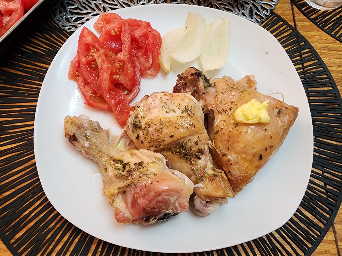 Pollo al Horno, cebolla y tomate 

'Keto es complicado'

#LowCarbChile  #keto #lchf #lchp #realfood #comidareal #diet #dieta #dietacetogenica #antiinflamatory