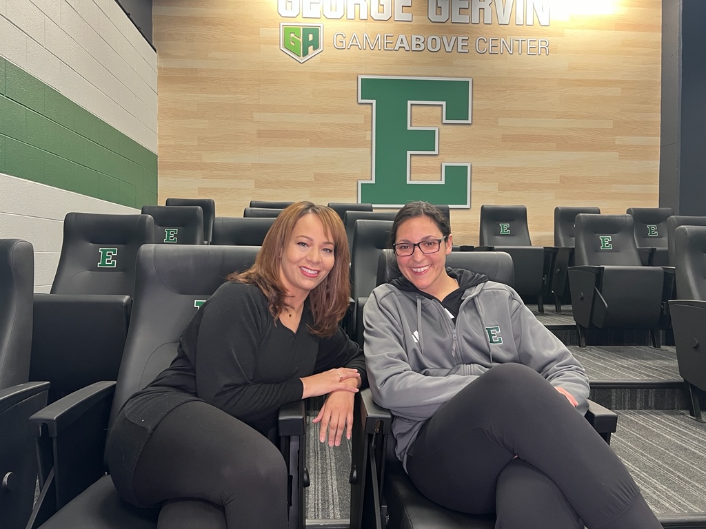 𝘾𝙖𝙢𝙚𝙧𝙖'𝙨 𝙡𝙤𝙫𝙚 𝘾𝙤𝙖𝙘𝙝 📽️ Thank you, @AmyreMakupson for the chat!🤝 We can't wait to watch the @CBSDetroit special AIRING on April 1⃣7⃣th! #EMUEagles | #GreenLightGO