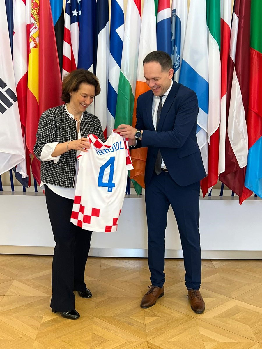 Great to be among football fans! Thanks for excellent discussions on Croatia's 🇭🇷 accession to the @OECD ... and football ... with @MVEP_hr State Secretary Lucic Zdenko. @CroatiaOECD and @OECDtrade.