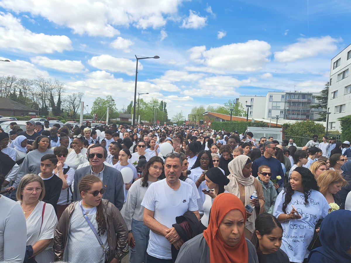 La mort d’un jeune de 15 ans à la sortie de son collège n’est pas un fait divers, c’est un échec de la société toute entière. #Shemseddine #ViryChatillon