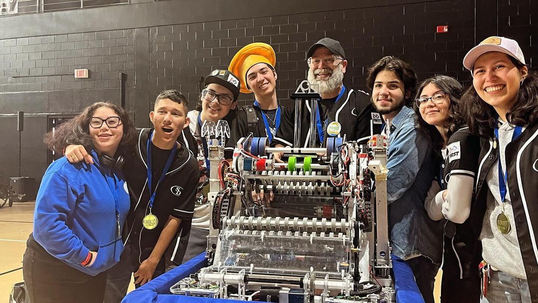 Join us in congratulating NAF students from @SouthDadeHS robotics program for clinching victory at the FIRST Robotics Orlando Regional! 🏆🤖 Their next stop? @FRCTeams Championships in Houston! #RoboWeek #BeFutureReady #FIRSTChamp