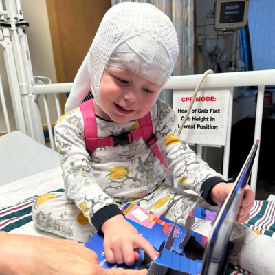 #WarriorWednesday SYNGAP1 Phoebe (3 years old) from Washington, DC “We couldn’t imagine a brighter light than our girl who fights so hard every day of her life.” Read her story & see more photos at curesyngap1.org/syngap-warrior… #SRFWW no.201 #SYNGAP #CareAboutRare #PatientAdvocacy