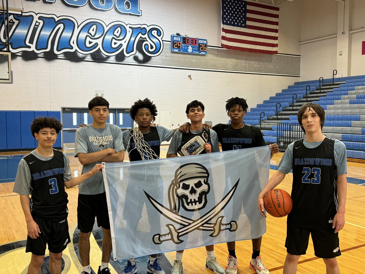Coach Benedict and Group 1 got the OT win 🏆 by a score of 29-26 over Coach Montgomery and Group 2‼️ Despite 8 guys MIA, accountability will continued to be taught in Brazoswood 🏀 because it demonstrates integrity, honesty, & and a willingness to improve. #BucPRiDE #DEFENSE