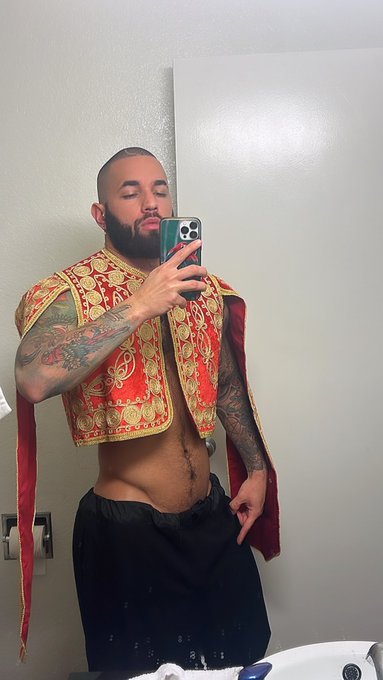 Kinda wanna wear this to Coachella but feel like it&rsquo;s too much 🫤  Thoughts? https://t.co/DGfD3uFanJ