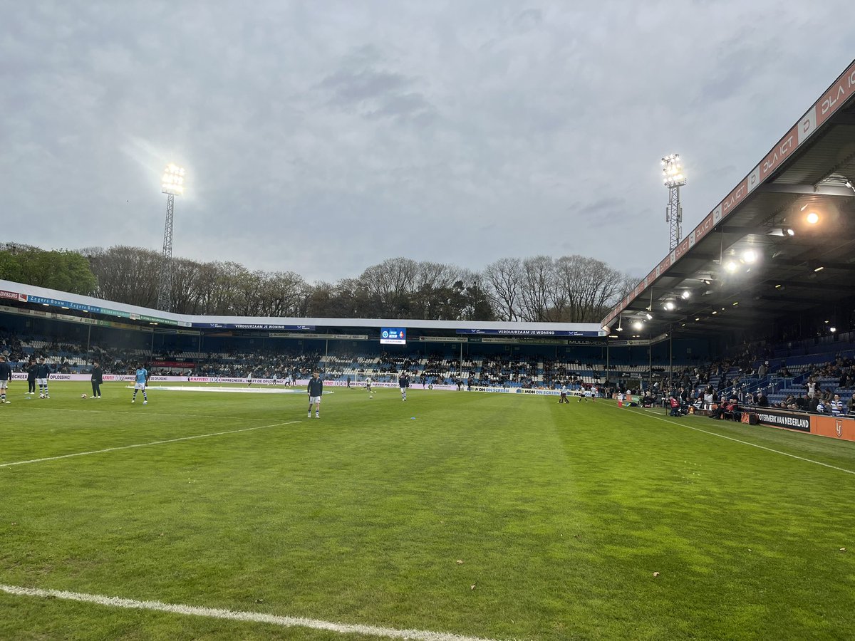 Hallo aus dem Stadion De Vijverberg
in Doetinchem!

Nichts geht über einen Abend zweite niederländische Liga am Freitag (mve) ✌️

 #GRAtel