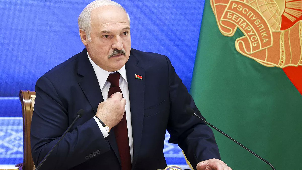 🔴 Belarus Devlet Başkanı Lukaşenko:    

▪️ Belarus Ukrayna'ya karşı savaşmayacak. Başımıza bela mı istiyoruz? İstemiyoruz!

▪️ Ukrayna tarafındaki sınır betonlanmış, mayınlı, barikatlı ve orada 120.000 Ukrayna askeri var.