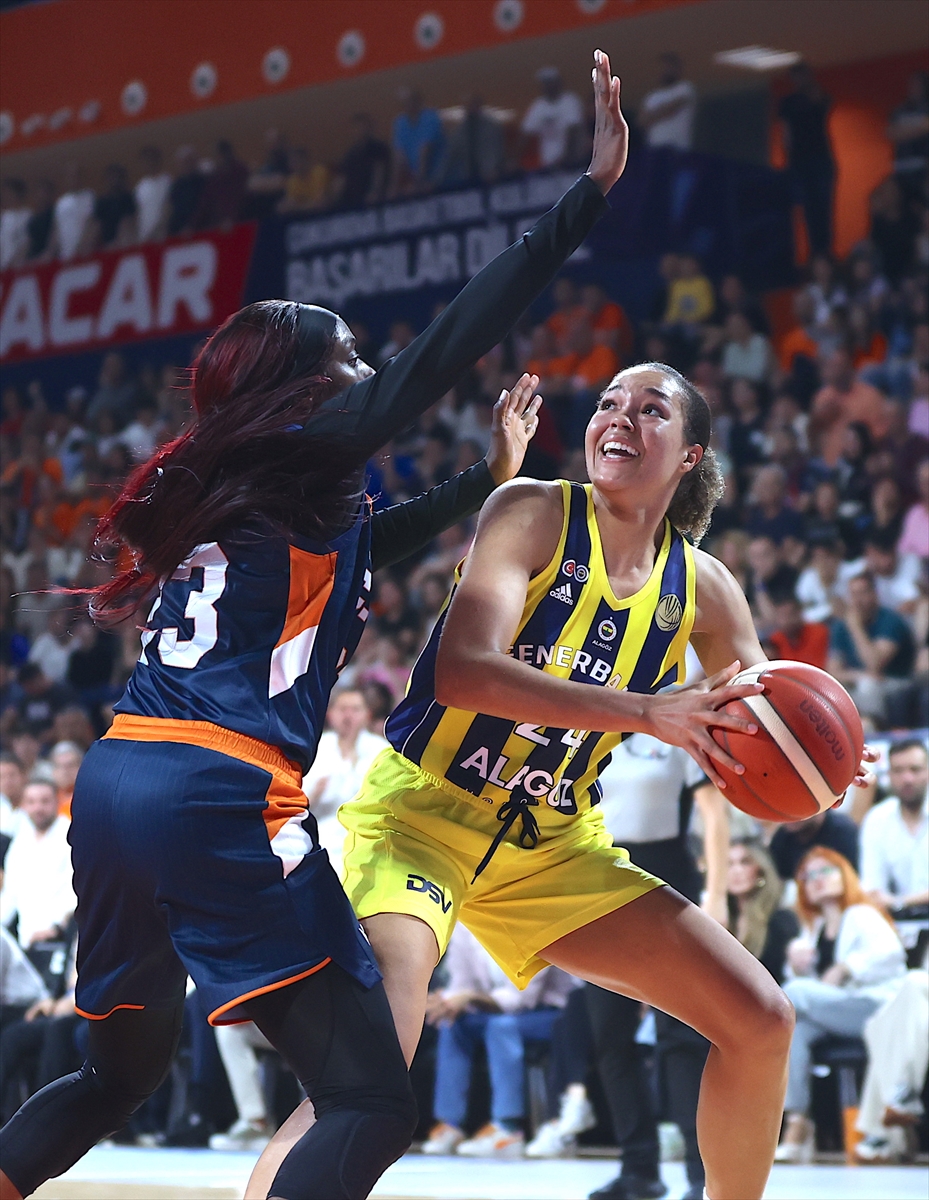 Son şampiyon bir kez daha finalde!

🟡🔵 Fenerbahçe Alagöz Holding 89-80 Çukurova Basketbol Mersin 🟠🔵 | #EuroLeagueWomen 

Tebrikler Fenerbahçe. 👏
Teşekkürler Mersin. 👏