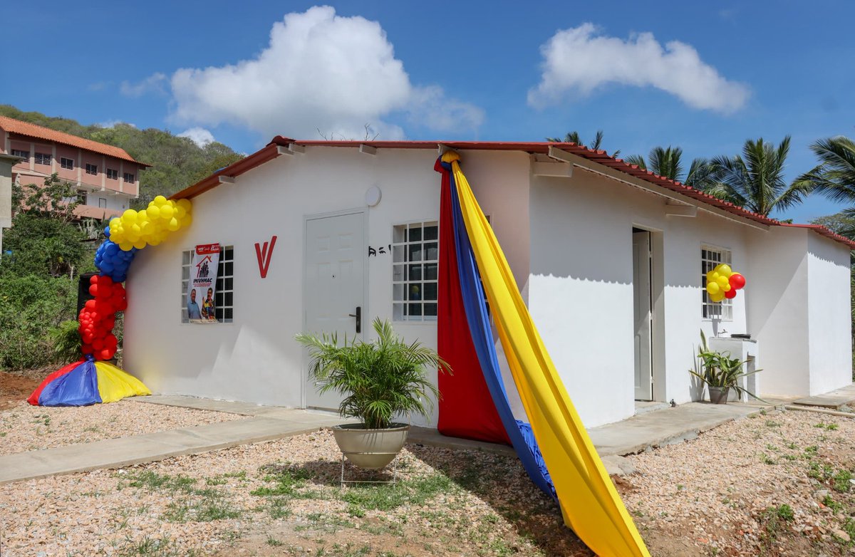 Con gran alegría, junto al  <a href="/Minhvi_Oficial/">Hábitat y Vivienda</a>  entregamos 6 viviendas aisladas en Antolín del Campo que fueron culminadas con el plan 3R.Nets, gracias a nuestro conductor de victorias <a href="/NicolasMaduro/">Nicolás Maduro</a>  
¡Juntos lo estamos logrando! 

#VenezuelaValiente
<a href="/AliErnesto32/">Alí Ernesto Padrón Paredes</a>
<a href="/GMVV_NvaEsparta/">GMVV Nueva Esparta</a>