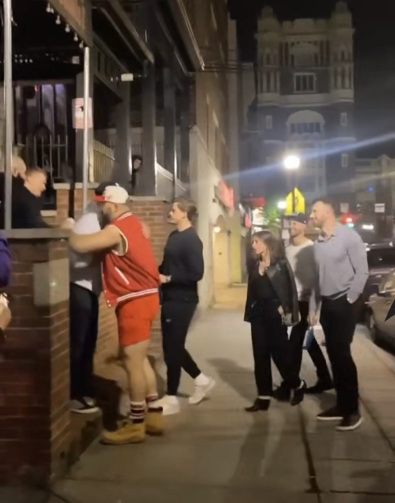 Joe Burrow, Jason Kelce, and Travis Kelce all went to Woody's after the show. 🍻 #OneOfUs #Clifton