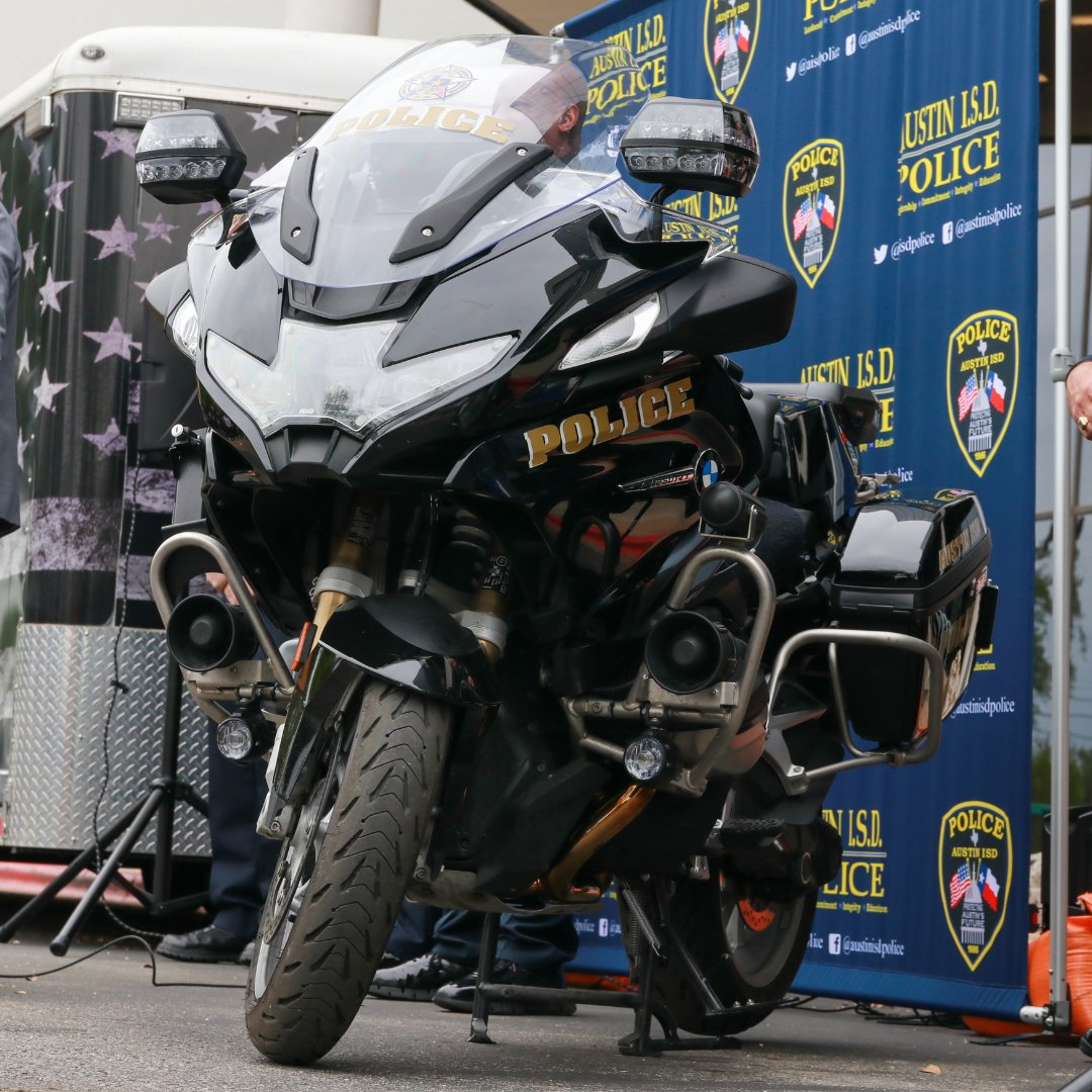 🙌 Our officers at @austinisdpolice support over 80k people—it's a huge responsibility. Austin ISD is hiring more officers to align with our values. We are thrilled to unveil our new motorcycle units for enhanced campus safety & support! 🏍️ Read more 🔗: bit.ly/4afUoK8