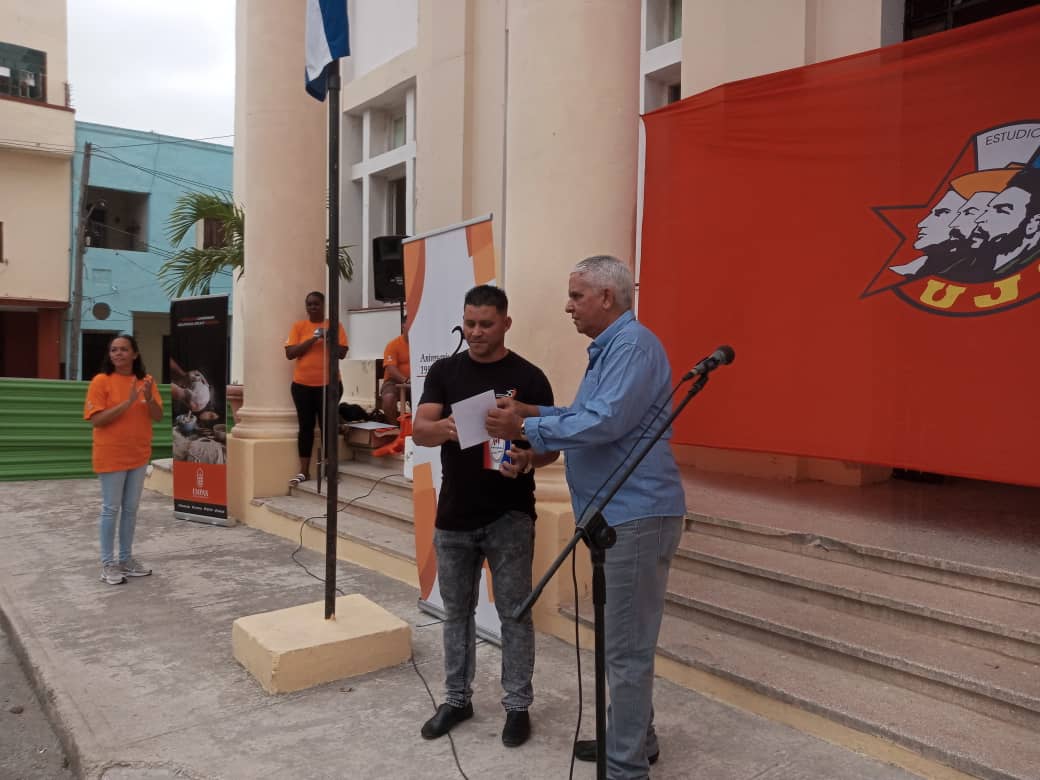 Directivos del Minal junto a las autoridades del PCC y el Gobierno del municipio Regla de conjunto con nuestro Sindicato Nacional participamos hoy en el acto por el 25 aniversario de la Empresa Cubana del Pan.#MinalXCuba