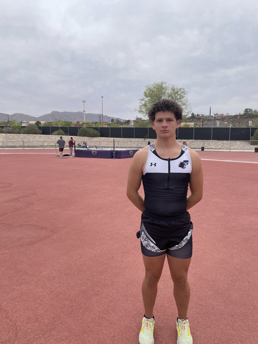 Big congrats to our regional qualifier Andres Salinas! Taking 3rd place in the boys high jump @EpfranklinTf