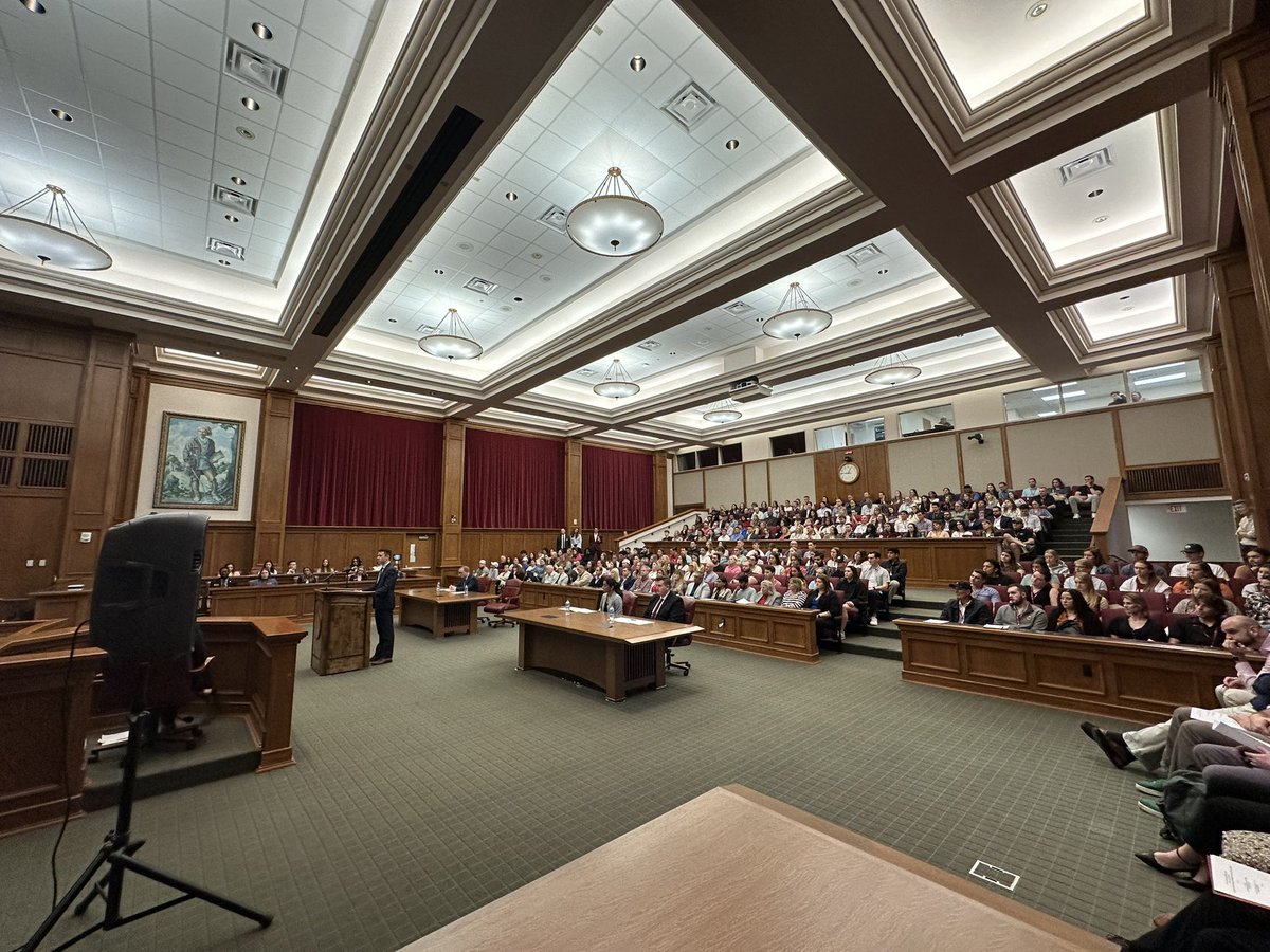 Packed house for our 1L Moot Court Tournament final! #OULaw🦉