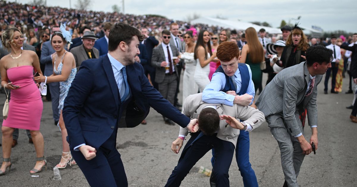 NEW: Three men have been arrested following a fight at Aintree's Ladies Day ahead of the 2024 Grand National mirror.co.uk/sport/horse-ra…