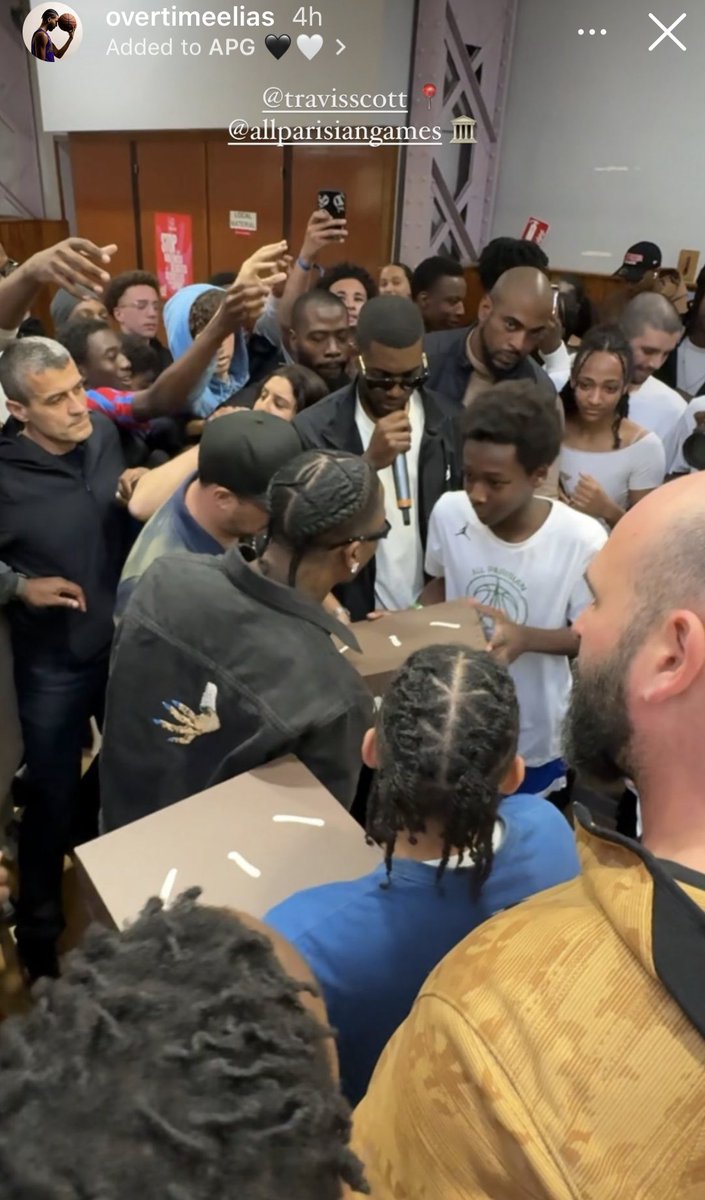 Sneakerologue (@sneakerologue) on Twitter photo Travis Scott a offert ses prochaines Jordan Jumpman Jack à des jeunes du <a href="/AllParisianGame/">ALL PARISIAN GAMES ❤️💙</a> 🌵🏀🔥
📸: overtimeelias Travis Scott a offert ses prochaines Jordan Jumpman Jack à des jeunes du <a href="/AllParisianGame/">ALL PARISIAN GAMES ❤️💙</a> 🌵🏀🔥
📸: overtimeelias