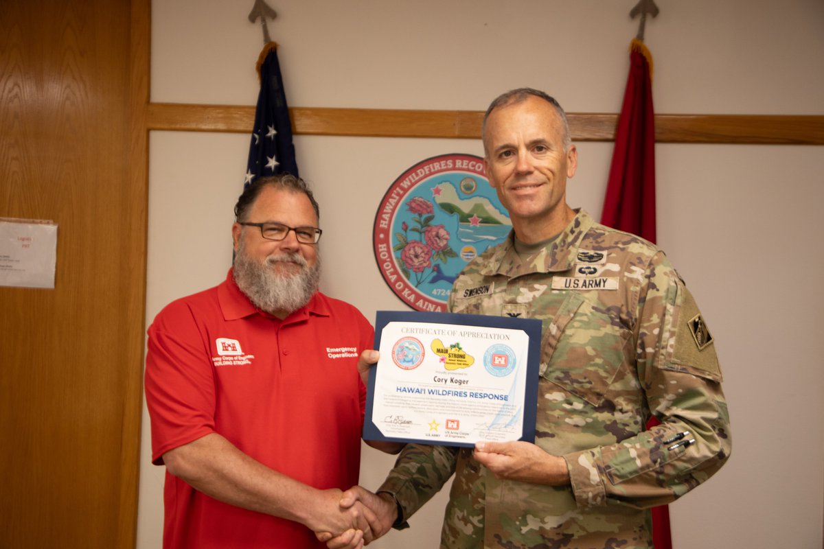 Our teammate, Cory Koger, Engineering Division chemist, was recently recognized by Col. Eric Swenson, Hawaii Wildfires Recovery Field Office commander, for his contributions in support of the recovery efforts following the Maui wildfires. Great job, Cory!