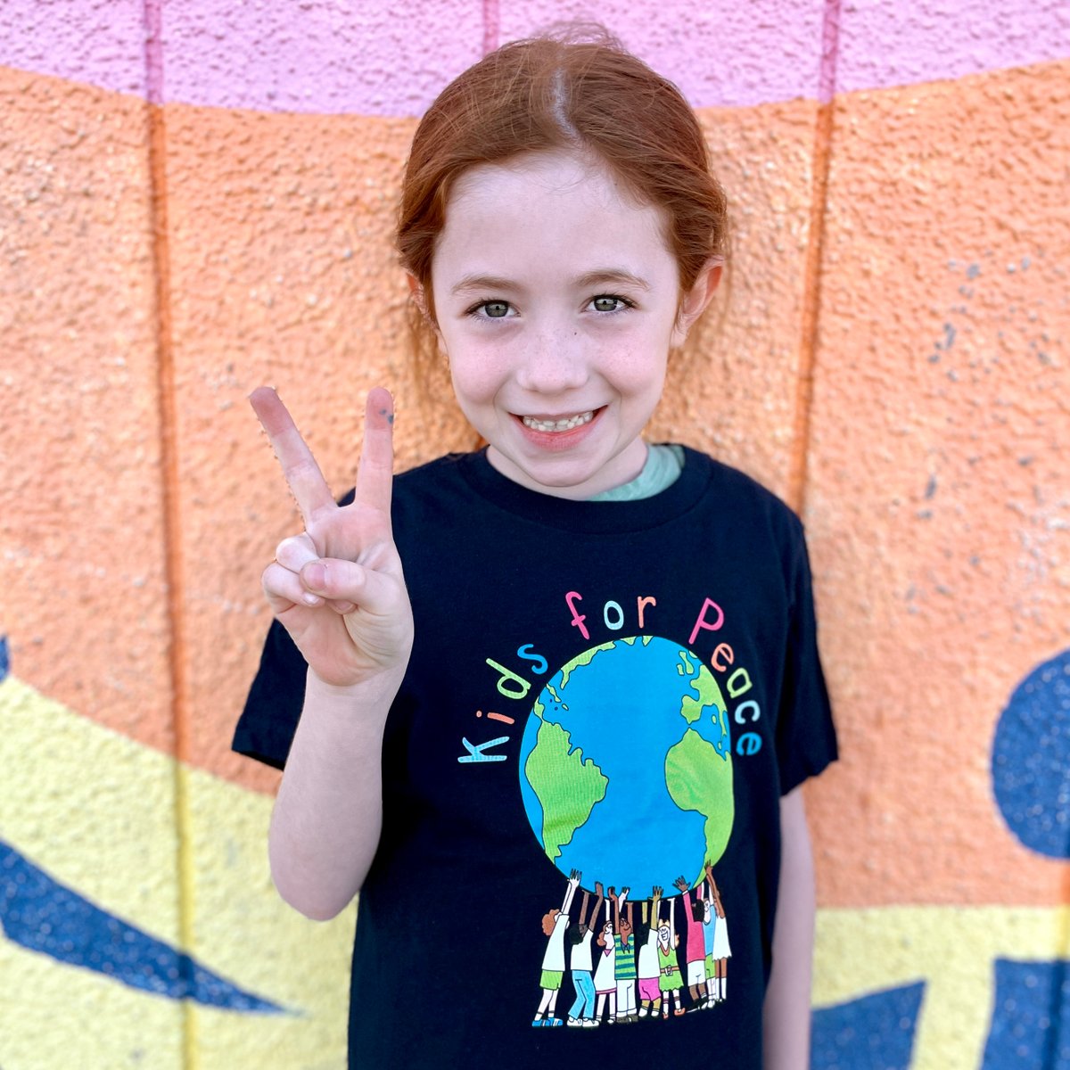 'Great things happen to those who don't stop believing, trying, learning, and being grateful.' ― Roy T. Bennett ❤️&✌️ #KidsforPeace #PeaceFingerFriday #believeinpeace #kindnessmatters