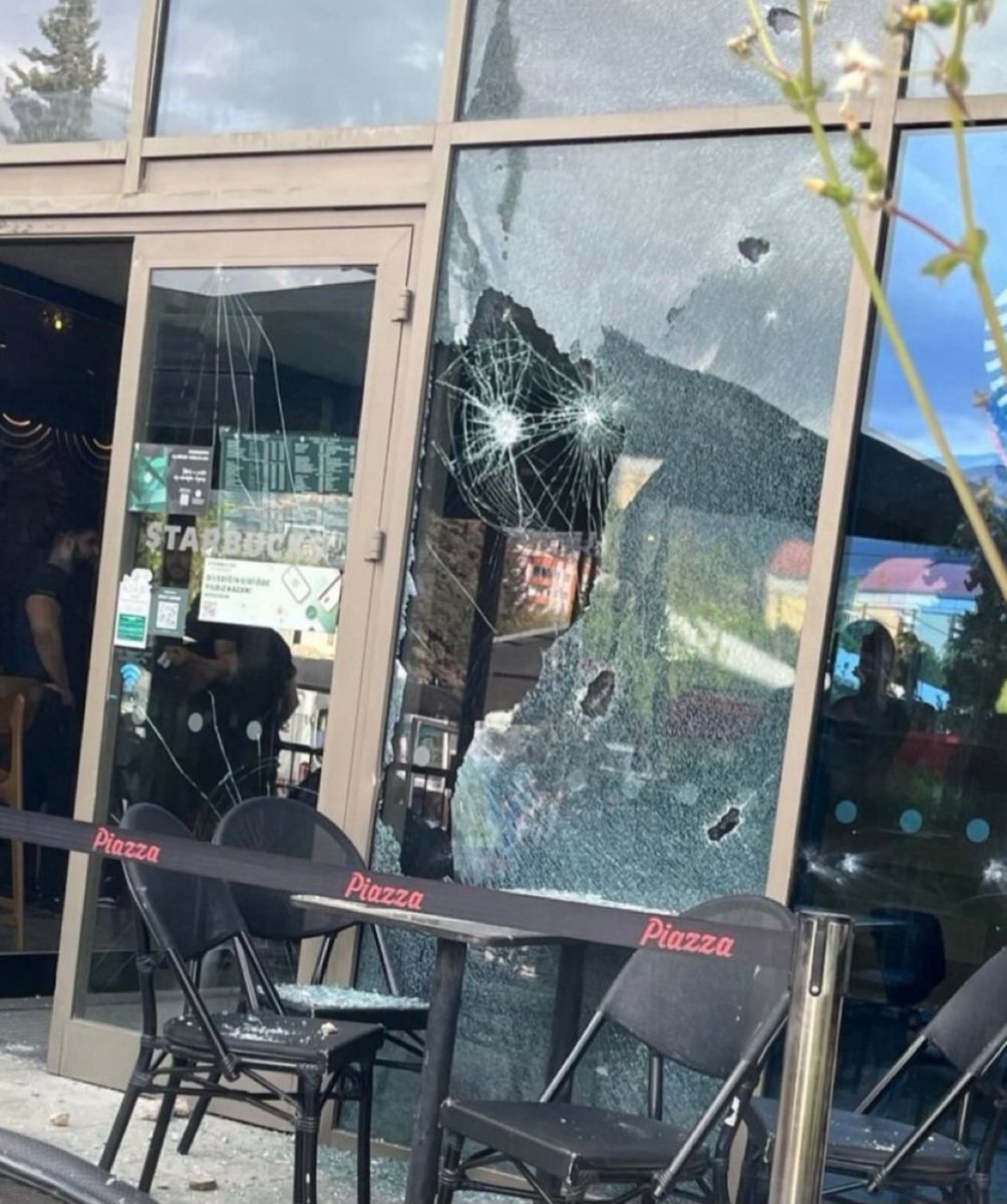 AKP ve cemaat provokasyonun sonucu maraş Starbucks saldırısı.