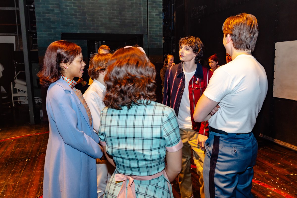 screen 🤝 stage Thanks for stopping by #FinnWolfhard. ✌️ #StrangerThingsOnStage 📸: @dannykaan