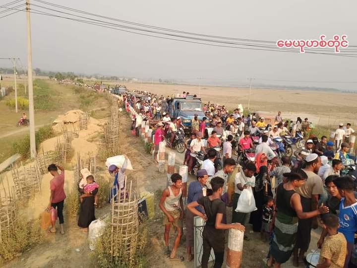 RSayedulKarim's tweet photo. What is happening in Arakan state @TwanMrat ,@KhineThuKha ? @Arakanarmy1Army attacked against several Rohingya village in BTD and caused more than 17 deaths,almost deaths are children &amp; many more injured as of info. In this precious occasion of Rohingya, forced to leave villages. https://t.co/RjdpcsTKjO