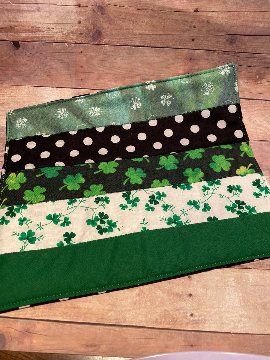 St. Patrick’s Day Mug Rug, quilted coaster, quilted placement tuppu.net/838ff792 #giftsunder10 #MothersDay #Handmadegifts #FathersDay #July4th #giftideas #MemorialDay #KingdomWorkshop #HandmadeGifts